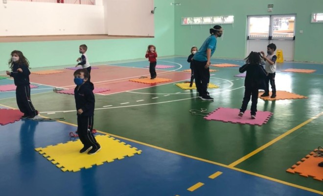 Educao fsica com o Infantil 3, 4 e 5.